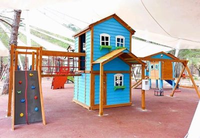 Wooden playhouses and connecting bridges — Elysee