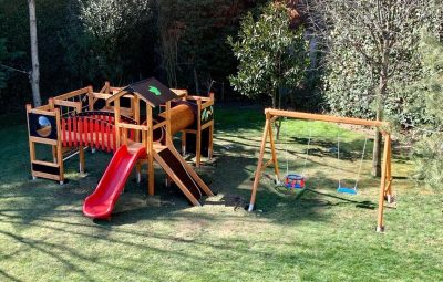 Swing and wooden play area — Elysee