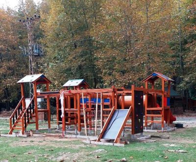 Wooden climbing and balance course — Elysee