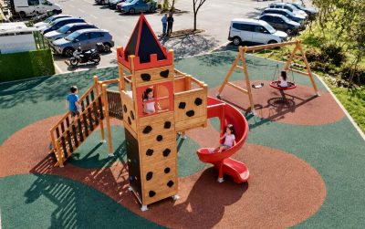 Wooden climbing tower with spiral slide — Elysee