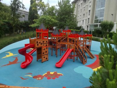 Overhead view of a wooden play area — Elysee