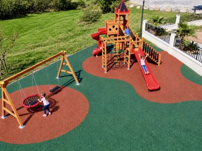Wooden play tower and double swing — Elysee
