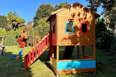 Raised wooden playhouse — Elysee
